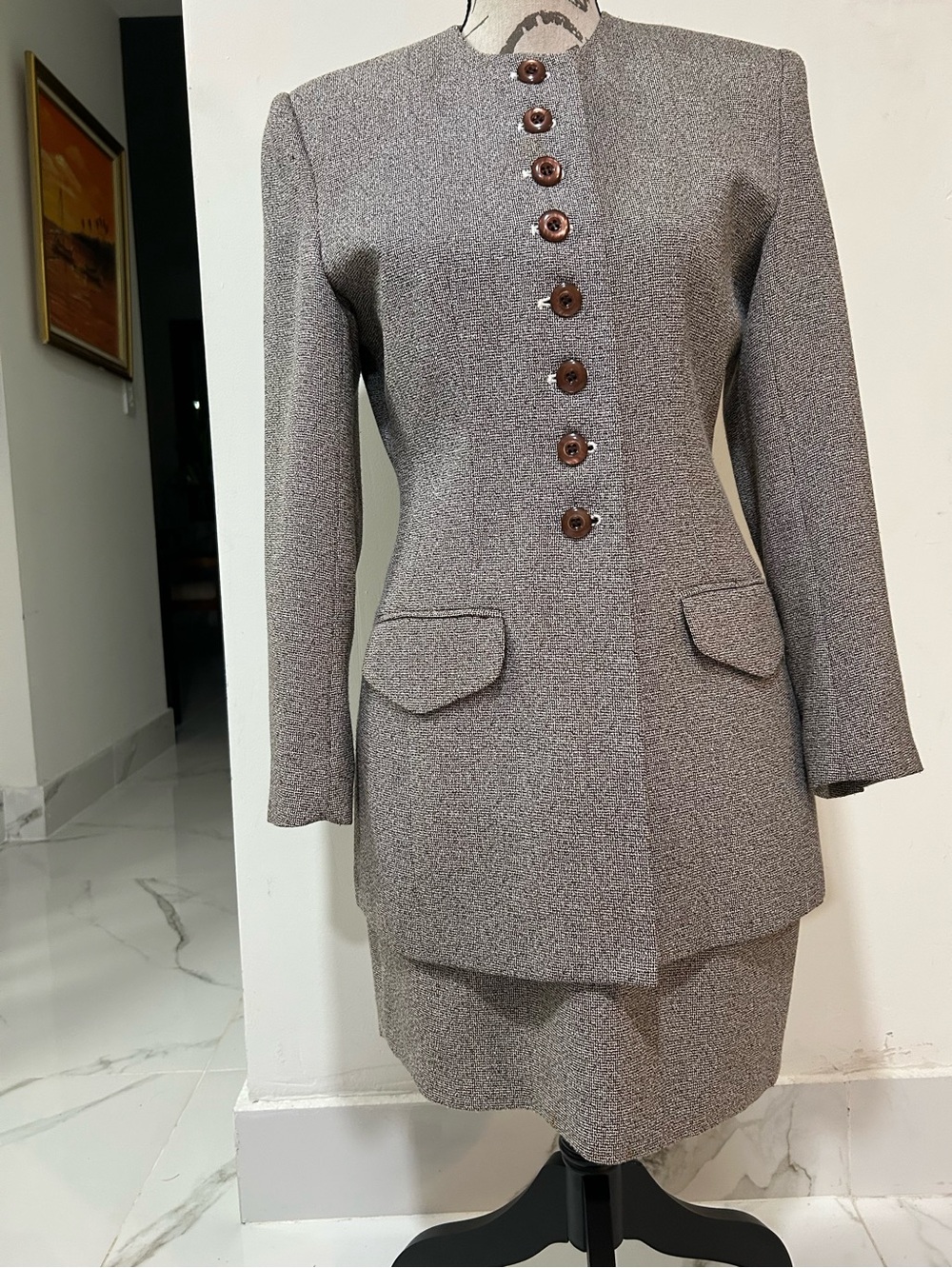 Larry Levine White/Brown Skirt Blazer Suit Tweed Front Button Down Round Neck.